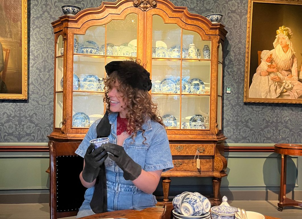 Cindy bij Museum Martena