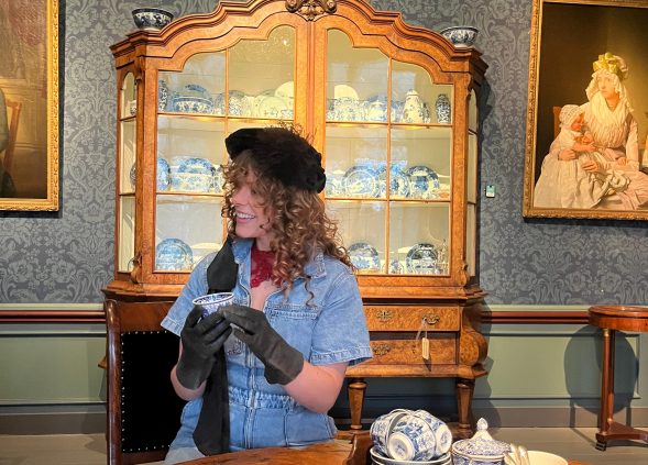 Cindy bij Museum Martena