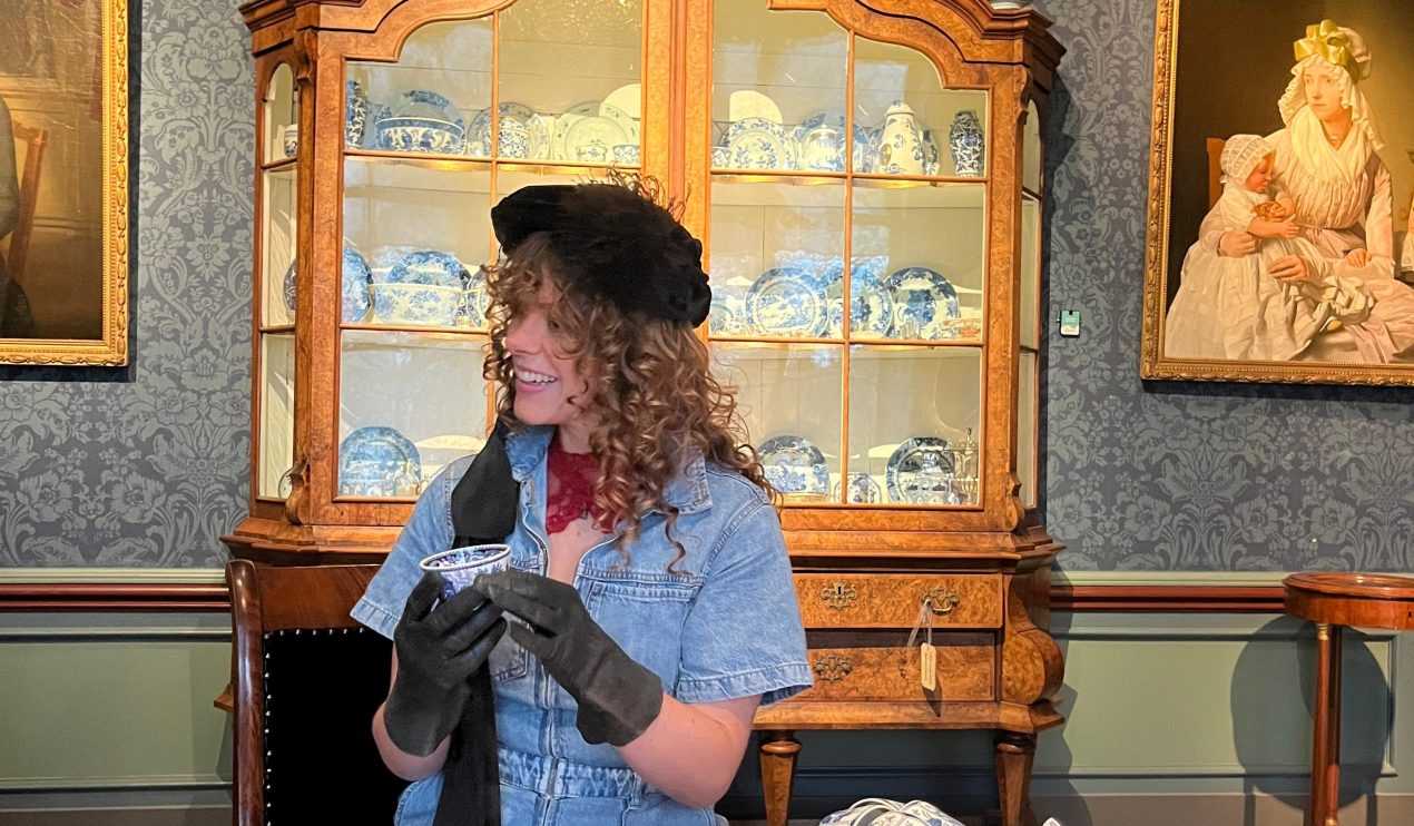 Cindy bij Museum Martena
